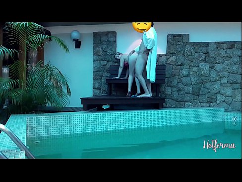 ❤️ Chefe convida criada para a piscina, mas não conseguiu resistir a um ❌ Sexo superior em pt.hentaiser.ru ❤